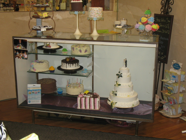 Display Our Fake Cakes, Pies and Food Anywhere